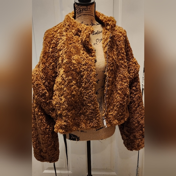 BooHoo Faux Fur Cropped jacket - Picture 4 of 16